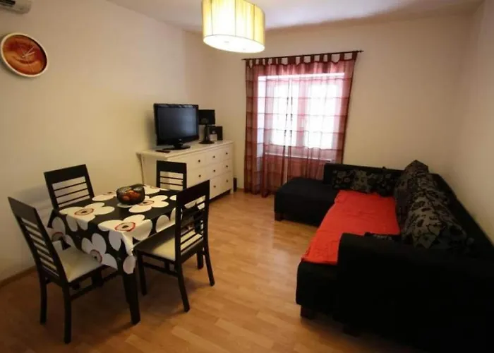 Tomasovic * تْسْغيكفانِتْسا